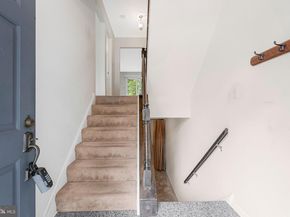 2827 Kelly Square, Vienna VA 22181