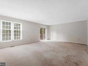 2827 Kelly Square, Vienna VA 22181