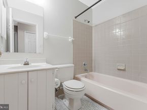 2827 Kelly Square, Vienna VA 22181