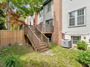 2827 Kelly Square, Vienna VA 22181