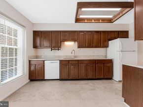 2827 Kelly Square, Vienna VA 22181