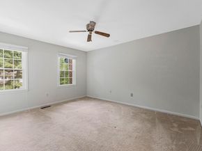 2827 Kelly Square, Vienna VA 22181
