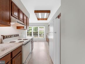2827 Kelly Square, Vienna VA 22181