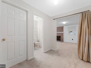 2827 Kelly Square, Vienna VA 22181