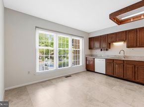 2827 Kelly Square, Vienna VA 22181