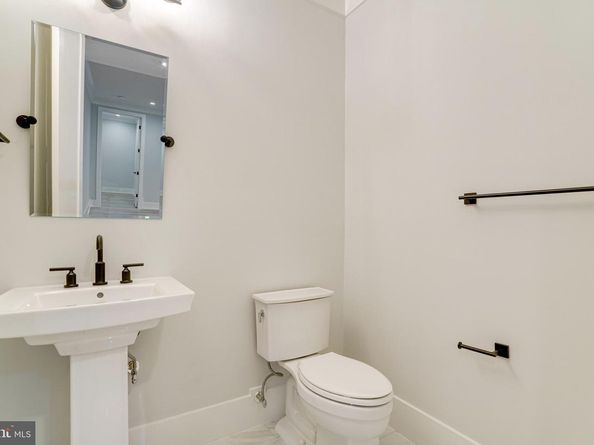 4003 Annandale Road, Annandale VA 22003