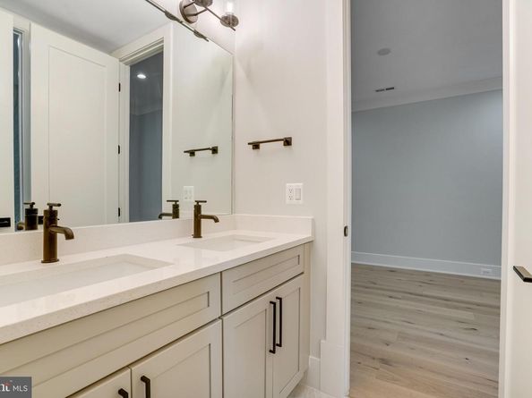 4003 Annandale Road, Annandale VA 22003