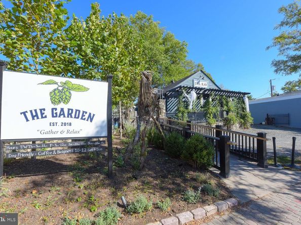 6 W Mount Ida Avenue, Alexandria VA 22305