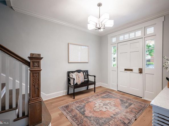6 W Mount Ida Avenue, Alexandria VA 22305