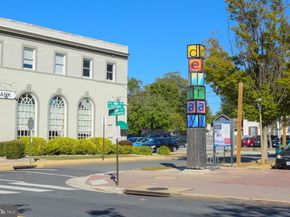 6 W Mount Ida Avenue, Alexandria VA 22305