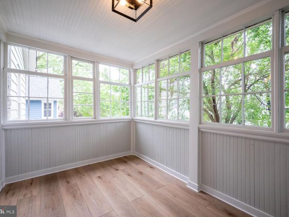 6 W Mount Ida Avenue, Alexandria VA 22305