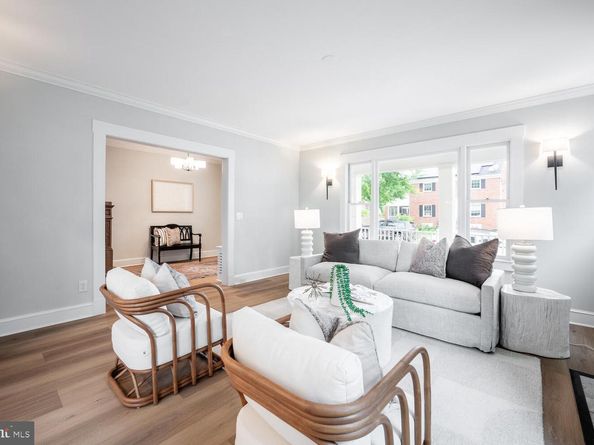 6 W Mount Ida Avenue, Alexandria VA 22305