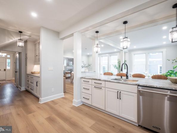 6 W Mount Ida Avenue, Alexandria VA 22305