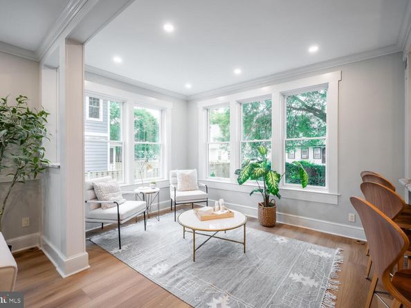6 W Mount Ida Avenue, Alexandria VA 22305