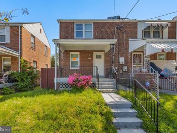 647 Emerson Street NE
