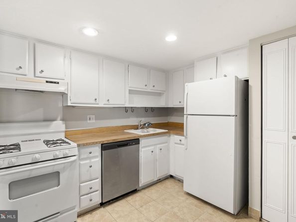 482 Old Forge Crossing 482, Devon PA 19333