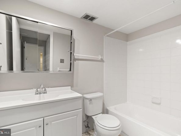 482 Old Forge Crossing 482, Devon PA 19333