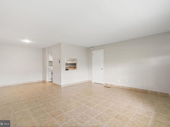 482 Old Forge Crossing 482, Devon PA 19333