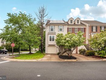 45544 Whitcomb Square