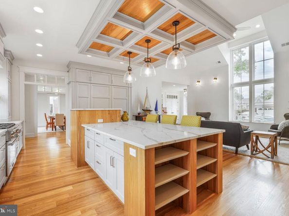 605 Hilltop Terrace, Alexandria VA 22301