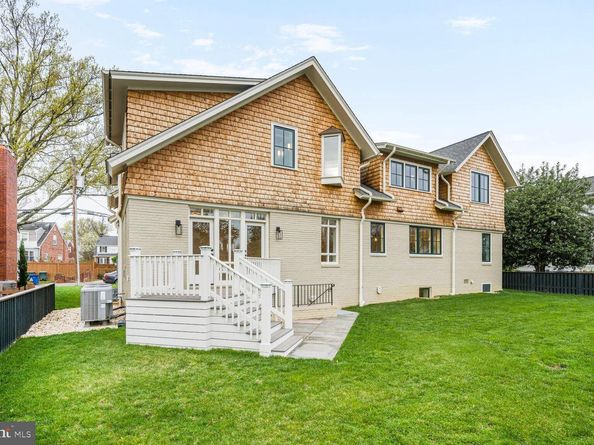 605 Hilltop Terrace, Alexandria VA 22301