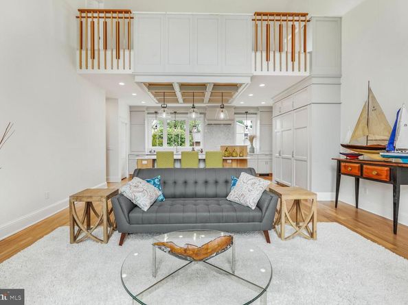 605 Hilltop Terrace, Alexandria VA 22301