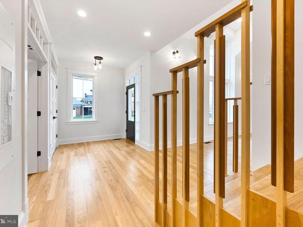 605 Hilltop Terrace, Alexandria VA 22301