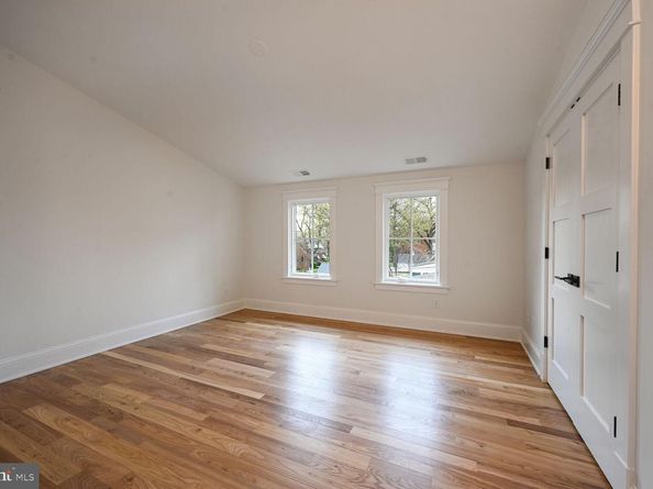 605 Hilltop Terrace, Alexandria VA 22301