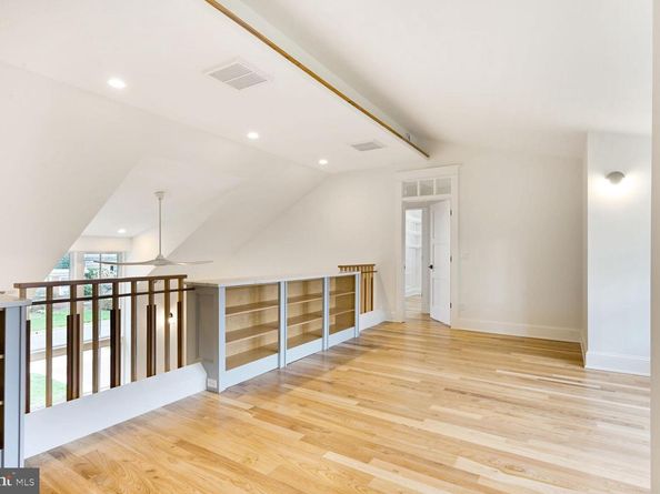 605 Hilltop Terrace, Alexandria VA 22301