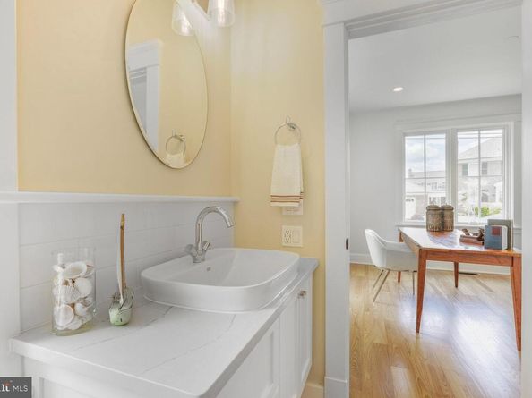605 Hilltop Terrace, Alexandria VA 22301