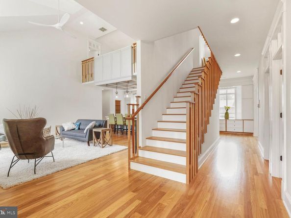 605 Hilltop Terrace, Alexandria VA 22301