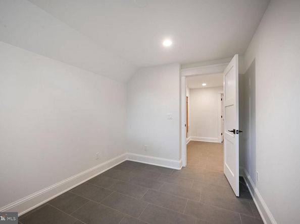 605 Hilltop Terrace, Alexandria VA 22301