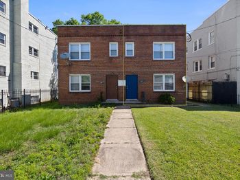 4811 Quarles Street NE