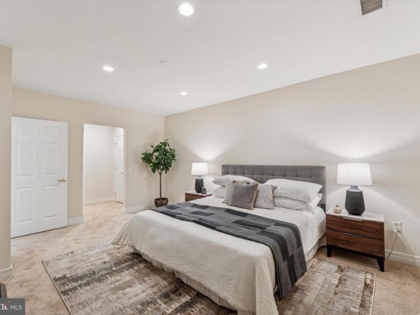 1600 Arch Street 1706, Philadelphia PA 19103