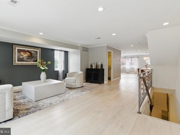 939 New Market Street, Philadelphia PA 19123