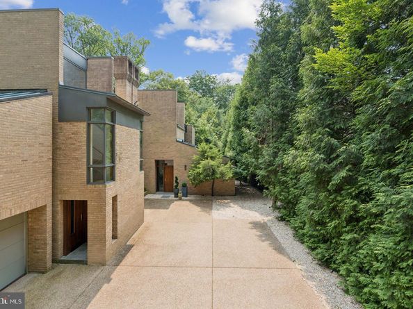 400 Chain Bridge, Mclean VA 22101