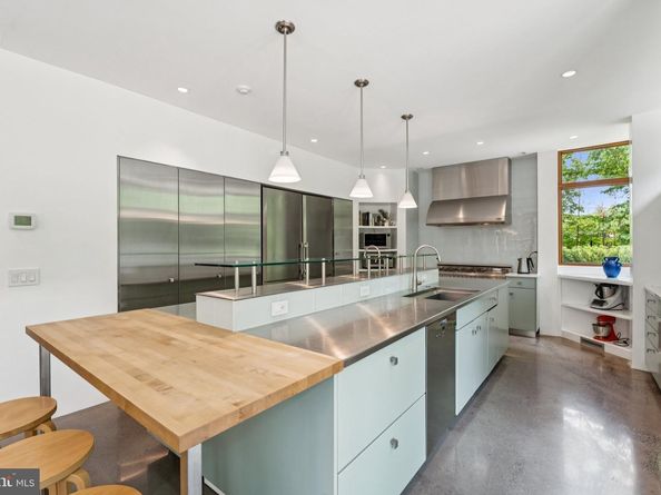 400 Chain Bridge, Mclean VA 22101
