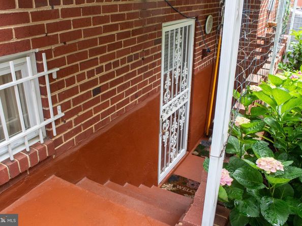 526 S Carlin Springs Road, Arlington VA 22204