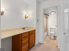 5300 Holmes Run Parkway 914, Alexandria VA 22304