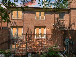 2345 S Rolfe Street S, Arlington VA 22202