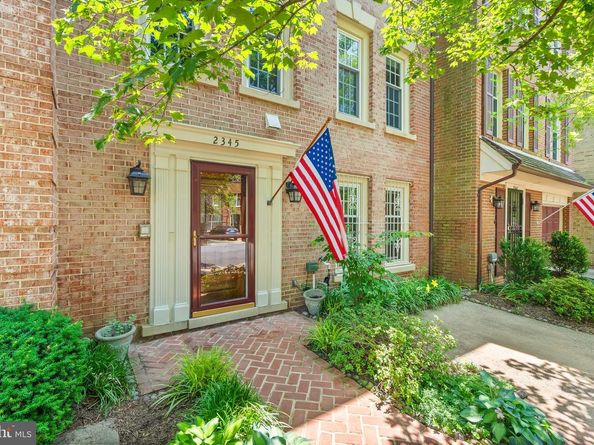 2345 S Rolfe Street S, Arlington VA 22202
