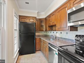 2345 S Rolfe Street S, Arlington VA 22202