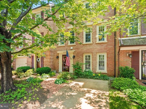 2345 S Rolfe Street S, Arlington VA 22202