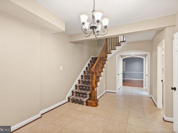 2345 S Rolfe Street S, Arlington VA 22202