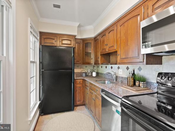 2345 S Rolfe Street S, Arlington VA 22202