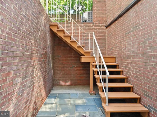 2345 S Rolfe Street S, Arlington VA 22202