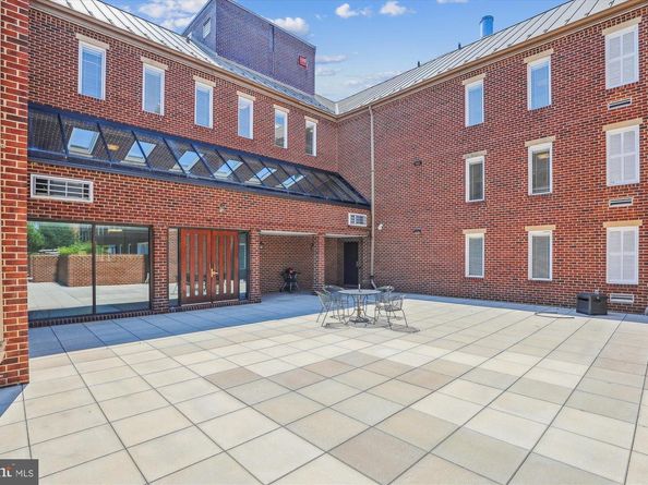 801 S Pitt Street 326, Alexandria VA 22314