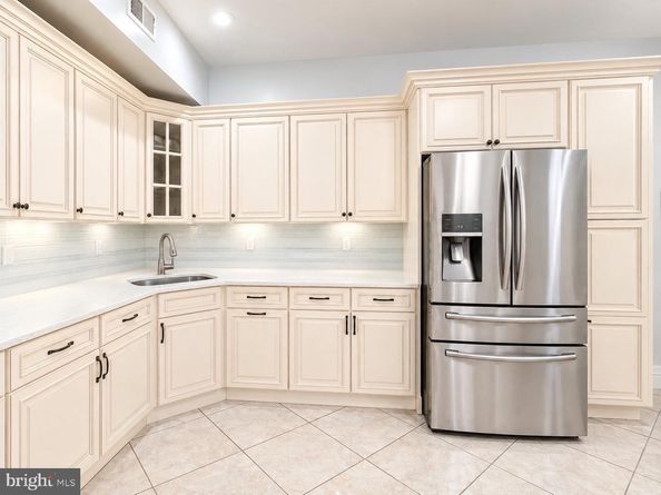 926-928 Race Street 4C, Philadelphia PA 19107