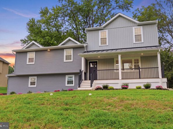 886 Sackettsford Road, Ivyland PA 18974