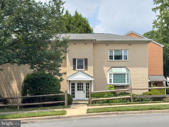 2900 Peyton Randolph Drive 201, Falls Church VA 22044